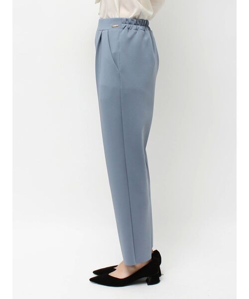 TONAL（トーナル）の「ストレッチスリムテーパードパンツ（その他パンツ・レディース・モカ/ライトグレー/チャコールグレー/ブルー・SMALL/MEDIUM/LARGE）」の9枚目の写真