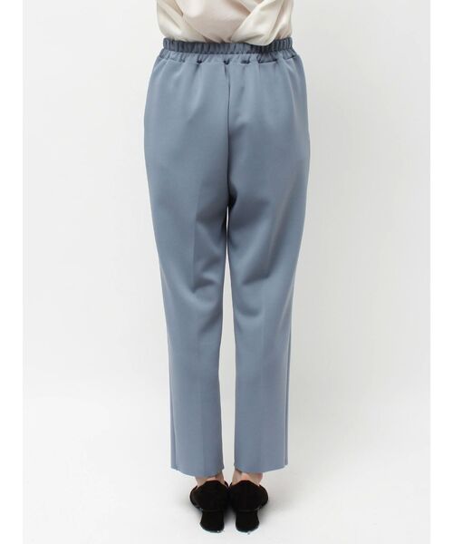 TONAL（トーナル）の「ストレッチスリムテーパードパンツ（その他パンツ・レディース・モカ/ライトグレー/チャコールグレー/ブルー・SMALL/MEDIUM/LARGE）」の10枚目の写真
