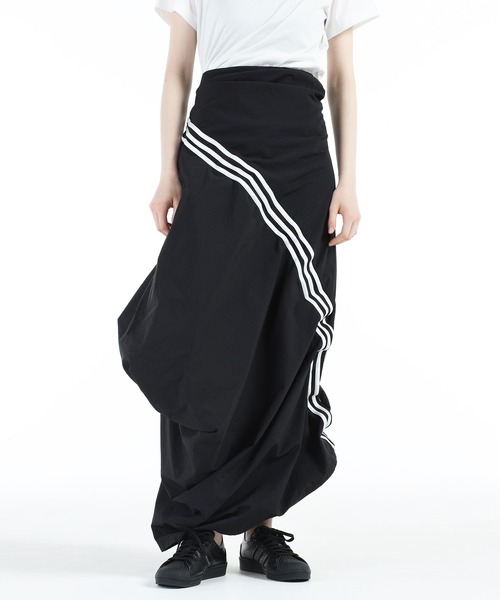 Y-3（ワイスリー）の「Y-3 NYLON SKIRT 3-STRIPES（スカート・レディース・ブラック・XX-SMALL/X-SMALL/SMALL/MEDIUM/LARGE）」の2枚目の写真