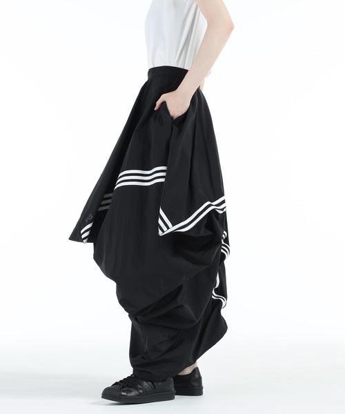 Y-3（ワイスリー）の「Y-3 NYLON SKIRT 3-STRIPES（スカート・レディース・ブラック・XX-SMALL/X-SMALL/SMALL/MEDIUM/LARGE）」の4枚目の写真