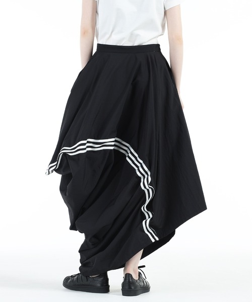 Y-3（ワイスリー）の「Y-3 NYLON SKIRT 3-STRIPES（スカート・レディース・ブラック・XX-SMALL/X-SMALL/SMALL/MEDIUM/LARGE）」の5枚目の写真