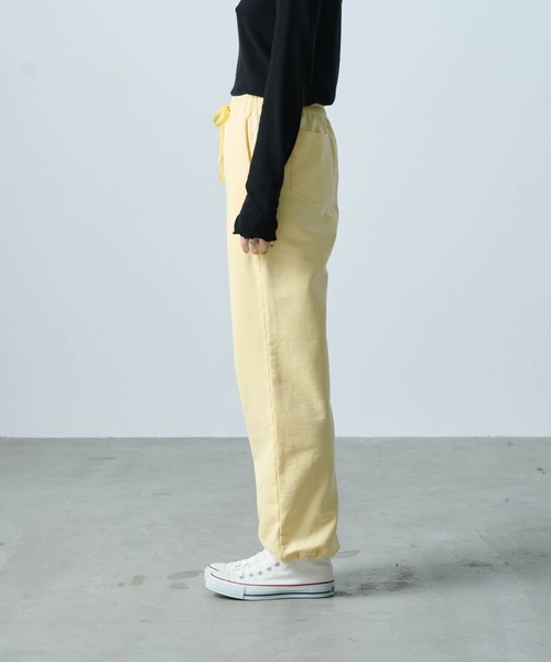 kha:ki(カーキ)の「「KHA:KI / カーキ」STRAIGHT SWEAT PANTS(スウェットパンツ・レディース・アッシュグレー/ライトイエロー/ブラック/ダークブラウン系・1/2)」の12枚目の写真