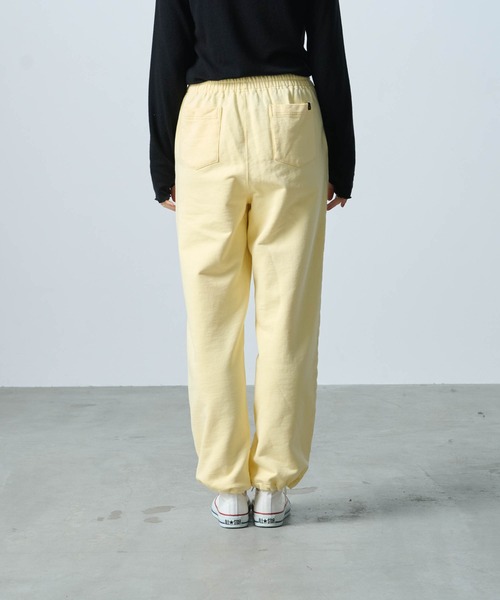 kha:ki(カーキ)の「「KHA:KI / カーキ」STRAIGHT SWEAT PANTS(スウェットパンツ・レディース・アッシュグレー/ライトイエロー/ブラック/ダークブラウン系・1/2)」の13枚目の写真