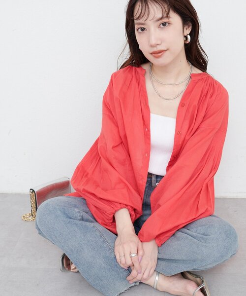 natural couture(ナチュラルクチュール)の「インド綿ピンタックギャザーブラウス(シャツ/ブラウス・レディース・ラベンダー/レッド/オフホワイト/サックスブルー/ブラック・FREE)」の11枚目の写真