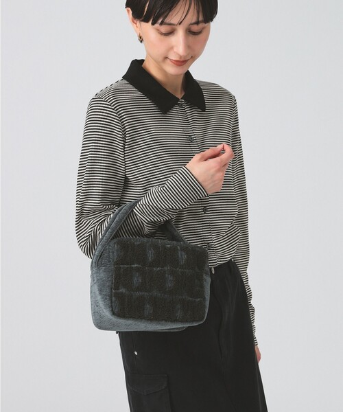 Ray BEAMS(レイビームス)の「【別注】beej / エンブロイダリー キューブ バッグ(トートバッグ・レディース・ブラック系その他4/レッド系その他6/ブルー・ONE SIZE)」の2枚目の写真