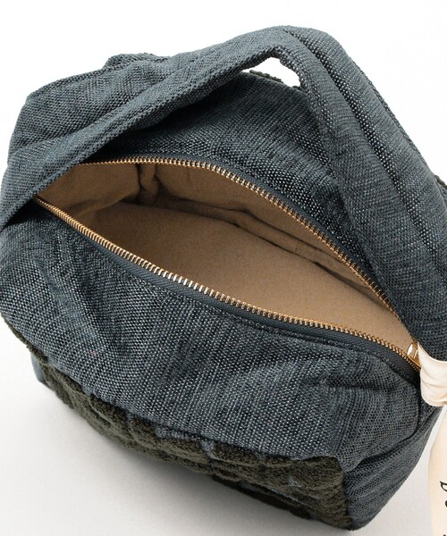 Ray BEAMS(レイビームス)の「【別注】beej / エンブロイダリー キューブ バッグ(トートバッグ・レディース・ブラック系その他4/レッド系その他6/ブルー・ONE SIZE)」の7枚目の写真