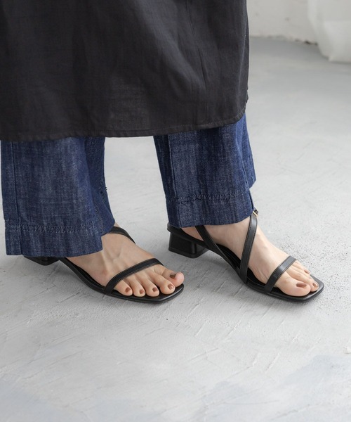 Elura（エルーラ）の「リラックスストラップサンダル/492550（サンダル・レディース・ブラック/ベージュ/ゴールド・MEDIUM/LARGE/SMALL）」の2枚目の写真