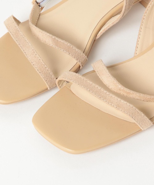 Elura（エルーラ）の「リラックスストラップサンダル/492550（サンダル・レディース・ブラック/ベージュ/ゴールド・MEDIUM/LARGE/SMALL）」の8枚目の写真