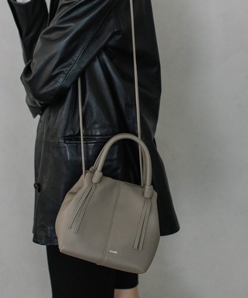 Beau're(ヴュレ)の「【BEAURE/ビュレ】boat shape ショルダー Bag(ショルダーバッグ・レディース・ブラック/シルバー/グレー/ブラウン・FREE)」の1枚目の写真