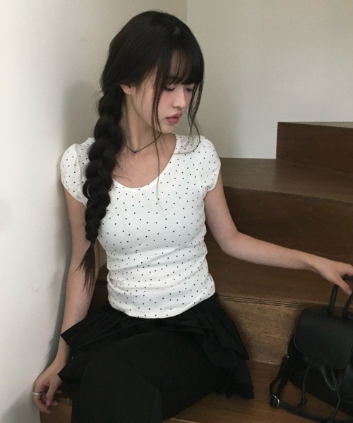 anyonemore(エニワンモア)の「クロップド星柄パフキャップ半袖Tシャツ(Tシャツ/カットソー・レディース・チャコール/アイボリー/ブラック・FREE)」の3枚目の写真