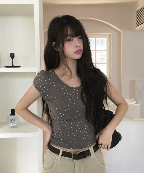 anyonemore(エニワンモア)の「クロップド星柄パフキャップ半袖Tシャツ(Tシャツ/カットソー・レディース・チャコール/アイボリー/ブラック・FREE)」の1枚目の写真