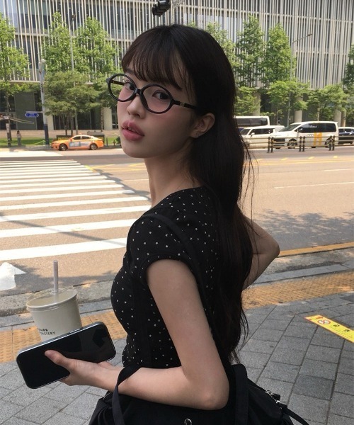 anyonemore(エニワンモア)の「クロップド星柄パフキャップ半袖Tシャツ(Tシャツ/カットソー・レディース・チャコール/アイボリー/ブラック・FREE)」の4枚目の写真