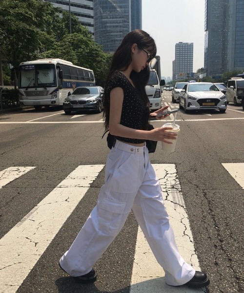anyonemore(エニワンモア)の「クロップド星柄パフキャップ半袖Tシャツ(Tシャツ/カットソー・レディース・チャコール/アイボリー/ブラック・FREE)」の7枚目の写真