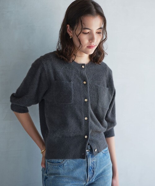 green label relaxing(グリーンレーベルリラクシング)の「フラッフフェザー ショートスリーブ ニット カーディガン -ウォッシャブル-(カーディガン/ボレロ・レディース・オフホワイト/ライトブルー/ダークブラウン/ダークグレー・FREE)」の7枚目の写真