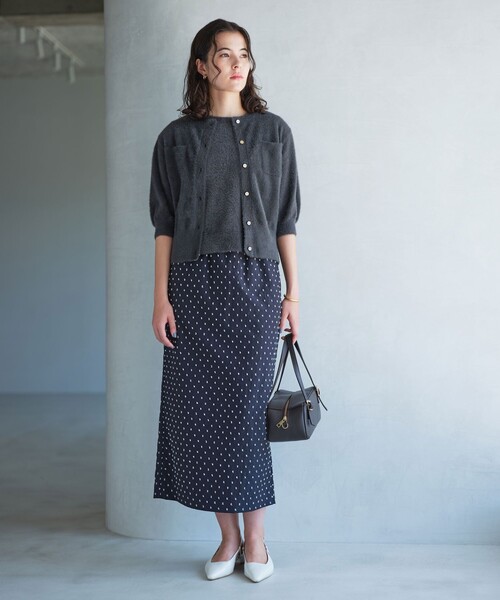 green label relaxing(グリーンレーベルリラクシング)の「フラッフフェザー ショートスリーブ ニット カーディガン -ウォッシャブル-(カーディガン/ボレロ・レディース・オフホワイト/ライトブルー/ダークブラウン/ダークグレー・FREE)」の9枚目の写真