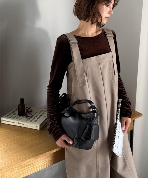 classicalelf(クラシカルエルフ)の「【体型カバー】年中着られる、シワになりにくい高見え大人サロペット。サイドポケットデザインハイウエストサロペット(サロペット/オーバーオール・レディース・チャコール/ベージュ/ブラック・LARGE/X-LARGE/SMALL/MEDIUM)」の19枚目の写真
