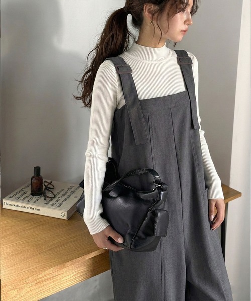 classicalelf(クラシカルエルフ)の「【体型カバー】年中着られる、シワになりにくい高見え大人サロペット。サイドポケットデザインハイウエストサロペット(サロペット/オーバーオール・レディース・チャコール/ベージュ/ブラック・LARGE/X-LARGE/SMALL/MEDIUM)」の5枚目の写真