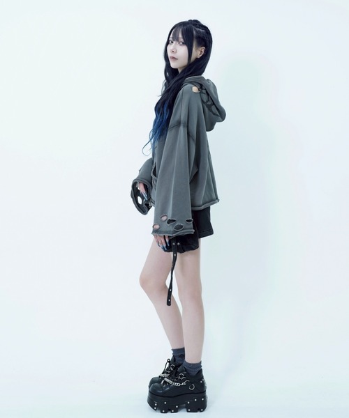 REFLEM(レフレム)の「『REFLEM/レフレム』2WAYクロップドZIPパーカー(パーカー・レディース・グレー/ホワイト/ブラック・FREE)」の10枚目の写真