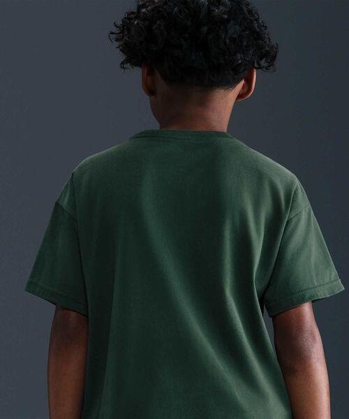 NIKE SB（ナイキエスビー）の「ナイキ SB ジュニア Tシャツ / Nike SB Big Kids' T-Shirt IH6134-323 Fir（Tシャツ/カットソー・キッズ・カモフラージュ・140/130/160/150）」の2枚目の写真