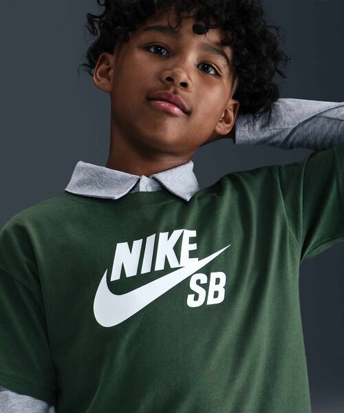 NIKE SB（ナイキエスビー）の「ナイキ SB ジュニア Tシャツ / Nike SB Big Kids' T-Shirt IH6134-323 Fir（Tシャツ/カットソー・キッズ・カモフラージュ・140/130/160/150）」の3枚目の写真