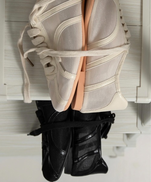 lawgy（ラウジー）の「mesh line accent sneaker / メッシュラインアクセントスニーカー（スニーカー・レディース・アイボリー/ブラック・SMALL/MEDIUM/LARGE）」の4枚目の写真