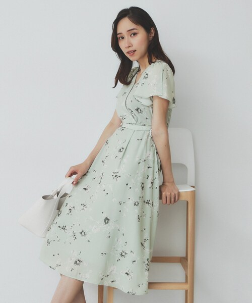 index(インデックス)の「カシュクールフラワーワンピース【洗濯機洗い可】(ワンピース・レディース・チャコール/ベージュ系その他3/グリーン系1・40/38/36)」の1枚目の写真