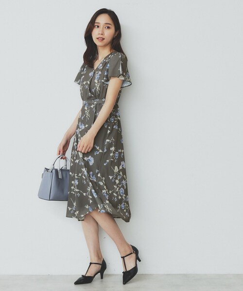index(インデックス)の「カシュクールフラワーワンピース【洗濯機洗い可】(ワンピース・レディース・チャコール/ベージュ系その他3/グリーン系1・40/38/36)」の6枚目の写真
