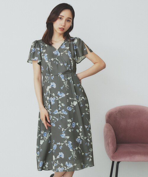 index(インデックス)の「カシュクールフラワーワンピース【洗濯機洗い可】(ワンピース・レディース・チャコール/ベージュ系その他3/グリーン系1・40/38/36)」の7枚目の写真