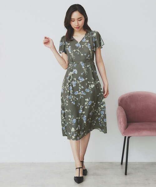 index(インデックス)の「カシュクールフラワーワンピース【洗濯機洗い可】(ワンピース・レディース・チャコール/ベージュ系その他3/グリーン系1・40/38/36)」の8枚目の写真