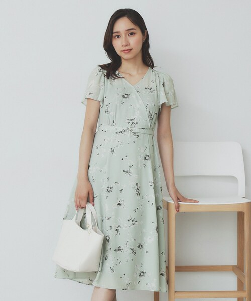 index(インデックス)の「カシュクールフラワーワンピース【洗濯機洗い可】(ワンピース・レディース・チャコール/ベージュ系その他3/グリーン系1・40/38/36)」の10枚目の写真