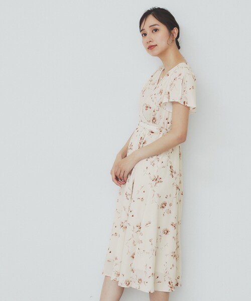 index(インデックス)の「カシュクールフラワーワンピース【洗濯機洗い可】(ワンピース・レディース・チャコール/ベージュ系その他3/グリーン系1・40/38/36)」の16枚目の写真