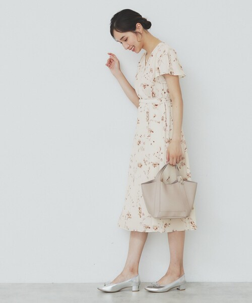 index(インデックス)の「カシュクールフラワーワンピース【洗濯機洗い可】(ワンピース・レディース・チャコール/ベージュ系その他3/グリーン系1・40/38/36)」の18枚目の写真