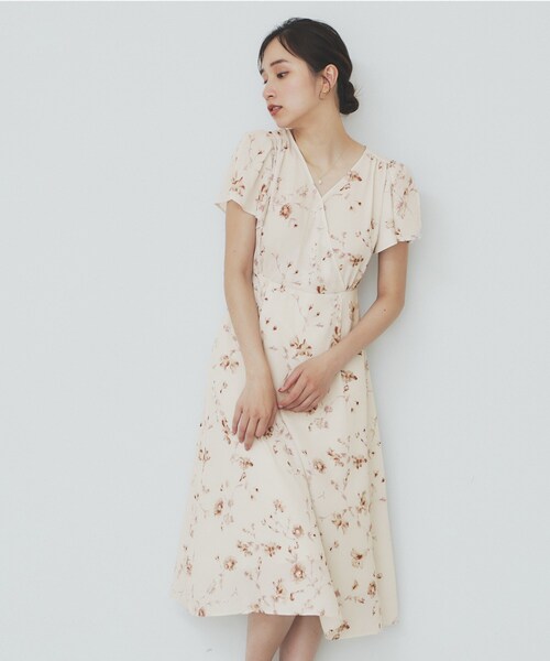 index(インデックス)の「カシュクールフラワーワンピース【洗濯機洗い可】(ワンピース・レディース・チャコール/ベージュ系その他3/グリーン系1・40/38/36)」の19枚目の写真