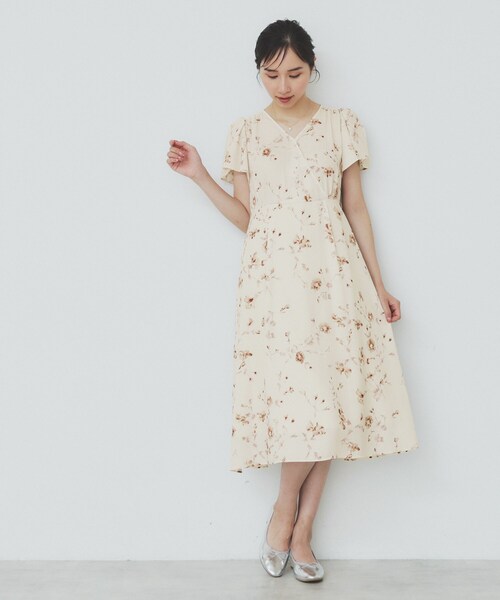 index(インデックス)の「カシュクールフラワーワンピース【洗濯機洗い可】(ワンピース・レディース・チャコール/ベージュ系その他3/グリーン系1・40/38/36)」の20枚目の写真