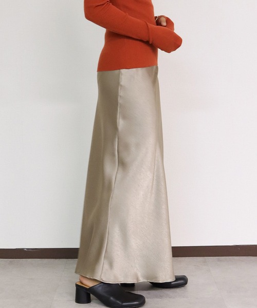attiree（アティレー）の「【５色展開】【S,M,Lサイズ展開】サテンスカート（スカート・レディース・チャコールグレー/グレー/ブラック/アイボリー/ベージュ・SMALL/MEDIUM/LARGE）」の8枚目の写真
