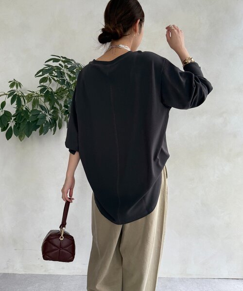 DouDou(ドゥドゥ)の「カットジョーゼットMOREEロゴTEEブラウス(シャツ/ブラウス・レディース・ベージュ/オフホワイト/チャコールグレー・FREE)」の21枚目の写真