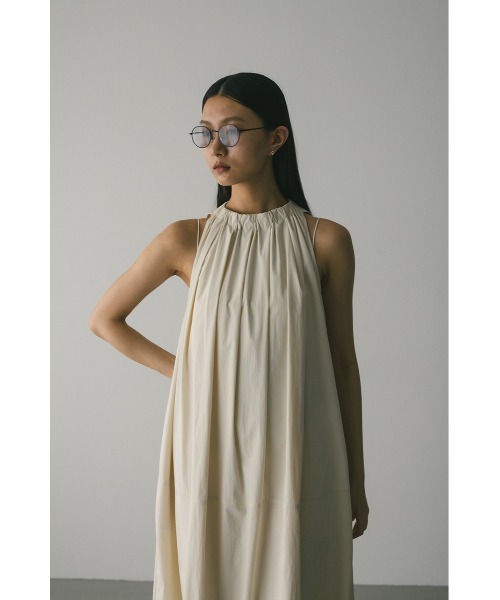 STYLEMIXER(スタイルミキサー)の「撥水ネックギャザーワンピース(ワンピース・レディース・アイボリー/ブラック/カーキ・SMALL/MEDIUM)」の7枚目の写真