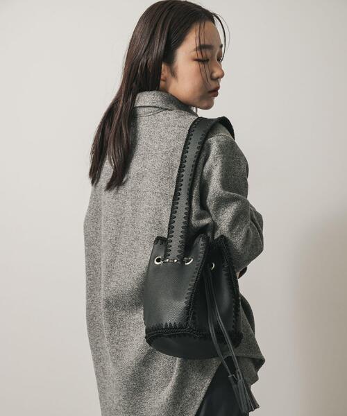 SENSE OF PLACE by URBAN RESEARCH（センスオブプレイスバイアーバンリサーチ）の「エンブロイダリーキンチャクバッグ（ショルダーバッグ・レディース・ブラック/ブラウン・ONE）」の3枚目の写真