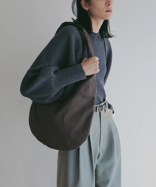 MANOF(マノフ)の「ROUND LOGO TOTE(トートバッグ・レディース・ブラウン/アイボリー/グレー・F)」の3枚目の写真