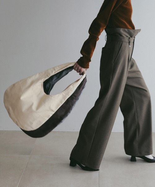 MANOF(マノフ)の「ROUND LOGO TOTE(トートバッグ・レディース・ブラウン/アイボリー/グレー・F)」の1枚目の写真