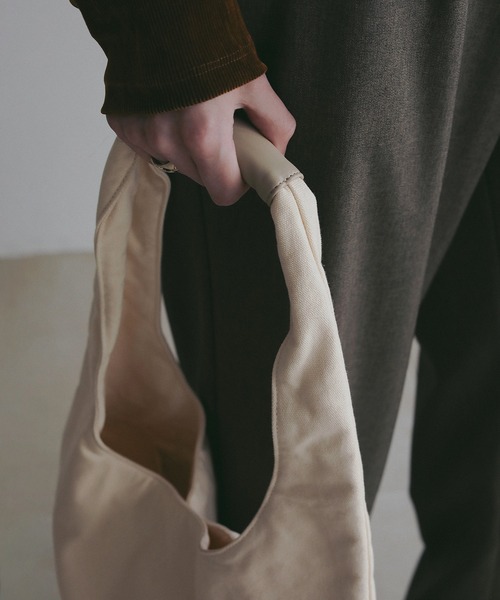 MANOF(マノフ)の「ROUND LOGO TOTE(トートバッグ・レディース・ブラウン/アイボリー/グレー・F)」の11枚目の写真