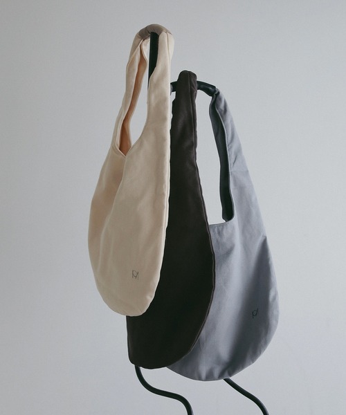 MANOF(マノフ)の「ROUND LOGO TOTE(トートバッグ・レディース・ブラウン/アイボリー/グレー・F)」の5枚目の写真