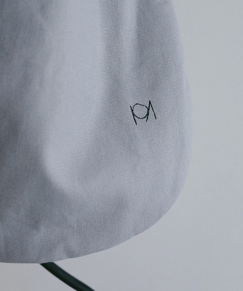 MANOF(マノフ)の「ROUND LOGO TOTE(トートバッグ・レディース・ブラウン/アイボリー/グレー・F)」の6枚目の写真