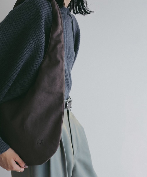 MANOF(マノフ)の「ROUND LOGO TOTE(トートバッグ・レディース・ブラウン/アイボリー/グレー・F)」の14枚目の写真