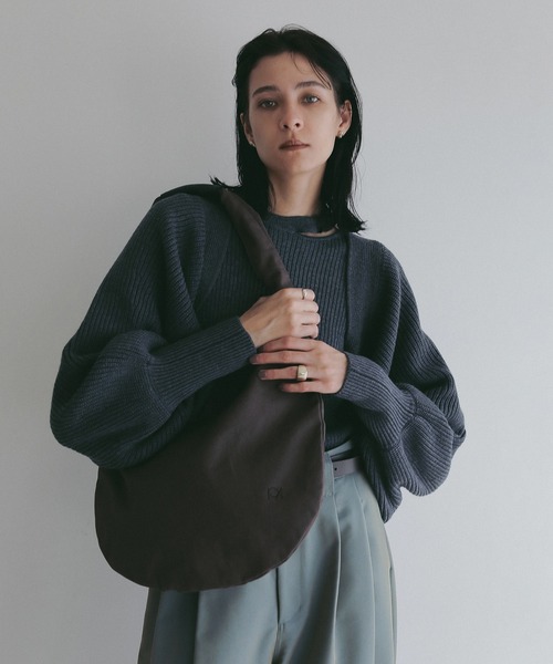 MANOF(マノフ)の「ROUND LOGO TOTE(トートバッグ・レディース・ブラウン/アイボリー/グレー・F)」の13枚目の写真