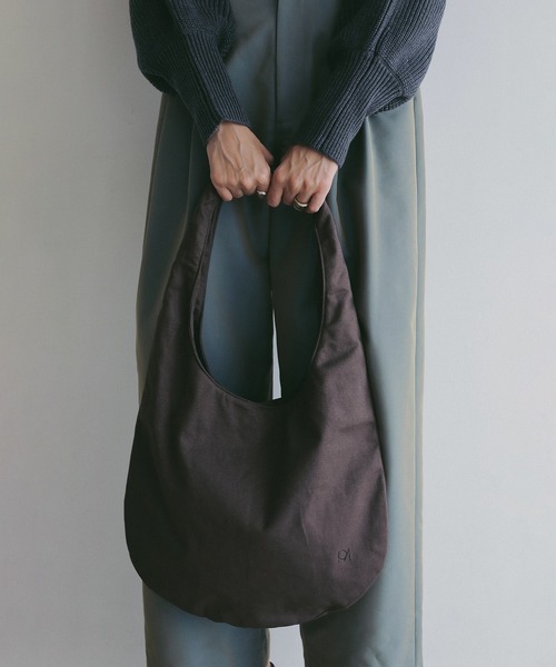 MANOF(マノフ)の「ROUND LOGO TOTE(トートバッグ・レディース・ブラウン/アイボリー/グレー・F)」の15枚目の写真