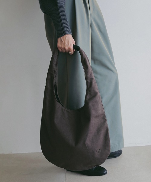 MANOF(マノフ)の「ROUND LOGO TOTE(トートバッグ・レディース・ブラウン/アイボリー/グレー・F)」の16枚目の写真
