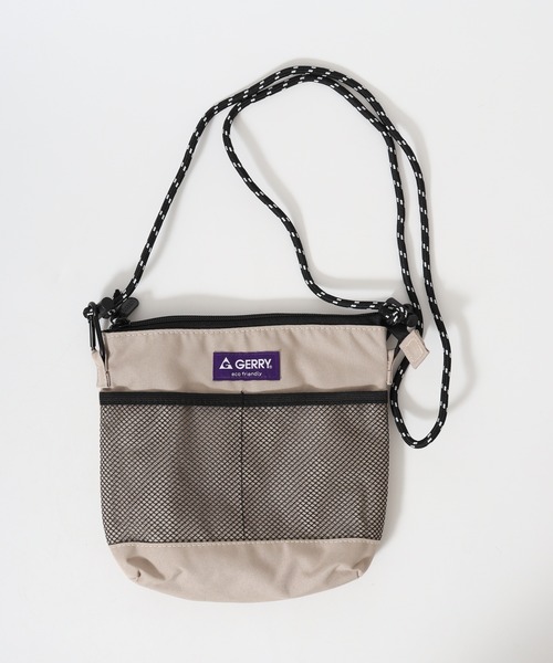 GERRY(ジェリー)の「GERRY 撥水加工 サコッシュ スクエア ショルダーバッグ 男女兼用(ショルダーバッグ・メンズ・ブラック/マルチ/ベージュ/チャコール・FREE)」の11枚目の写真