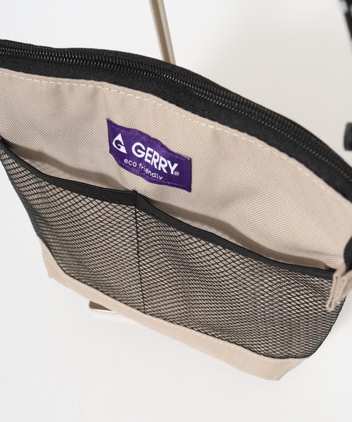 GERRY(ジェリー)の「GERRY 撥水加工 サコッシュ スクエア ショルダーバッグ 男女兼用(ショルダーバッグ・メンズ・ブラック/マルチ/ベージュ/チャコール・FREE)」の19枚目の写真