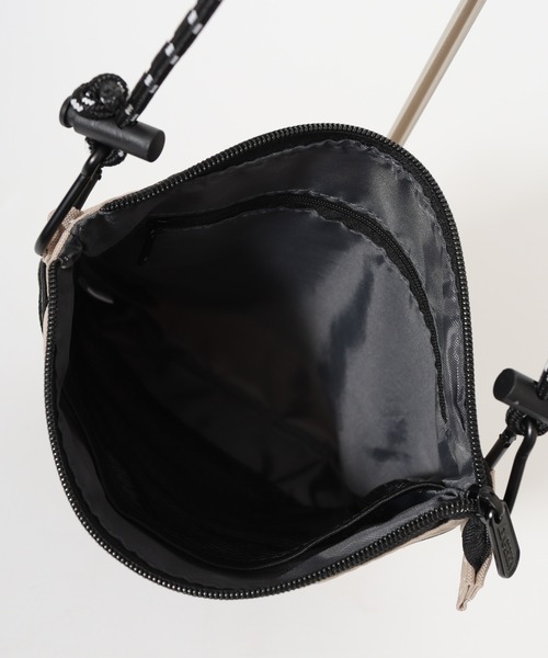 GERRY(ジェリー)の「GERRY 撥水加工 サコッシュ スクエア ショルダーバッグ 男女兼用(ショルダーバッグ・メンズ・ブラック/マルチ/ベージュ/チャコール・FREE)」の20枚目の写真